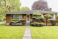 15 CUMBERLAND CRESCENT | London Ontario | Slide Image Six