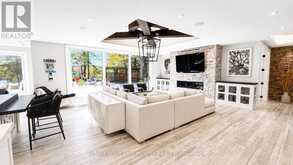 13 VERONICA GENE LANE | Rosseau Ontario | Slide Image Ten
