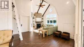 13 VERONICA GENE LANE | Rosseau Ontario | Slide Image Thirty-one