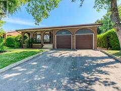 323 WARMINSTER DRIVE S Oakville Ontario, L6L 4N1