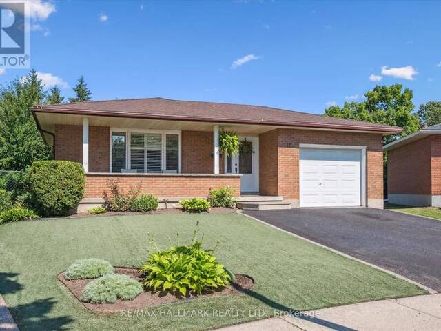 32 WARWICK COURT Kitchener Ontario, N2E 2P1 - 4 Bedrooms Home For Sale