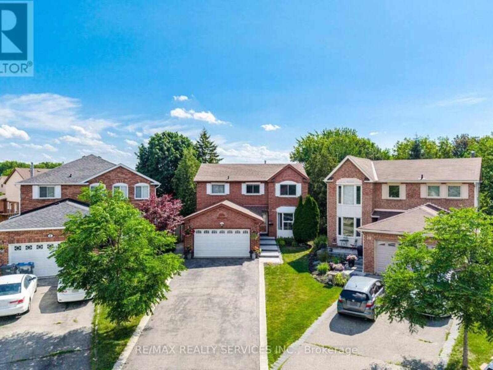 8 PARAMOUNT PLACE, Brampton, Ontario L6Y 2T3