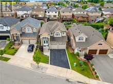 52 ARROWHEAD DRIVE | Hamilton Ontario | Slide Image Three