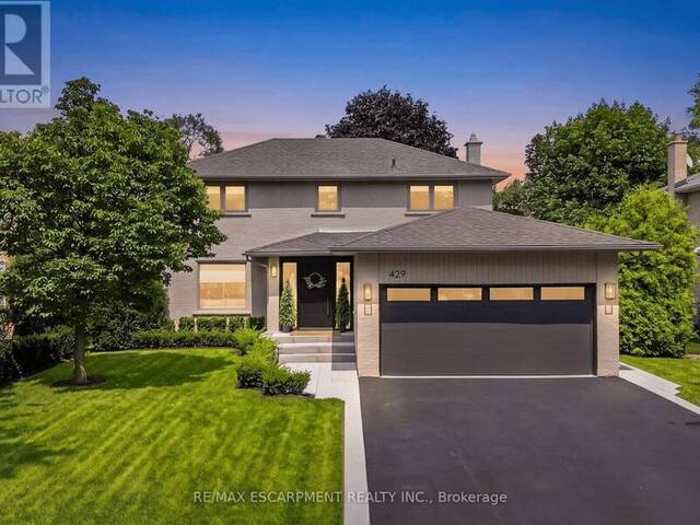 429 CLAREMONT CRESCENT Oakville Ontario, L6J 6J9 - Property For Sale