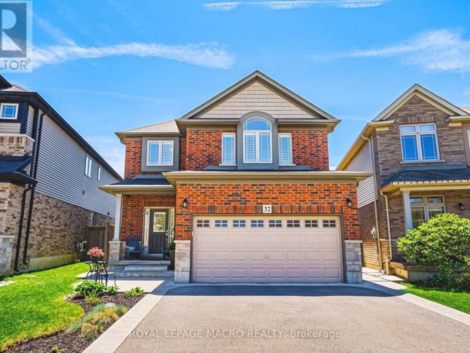 32 DULGAREN STREET, Hamilton, Ontario L8W 3Y8