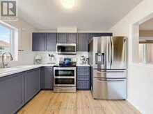 195 BANTING CRESCENT | Angus Ontario | Slide Image Four