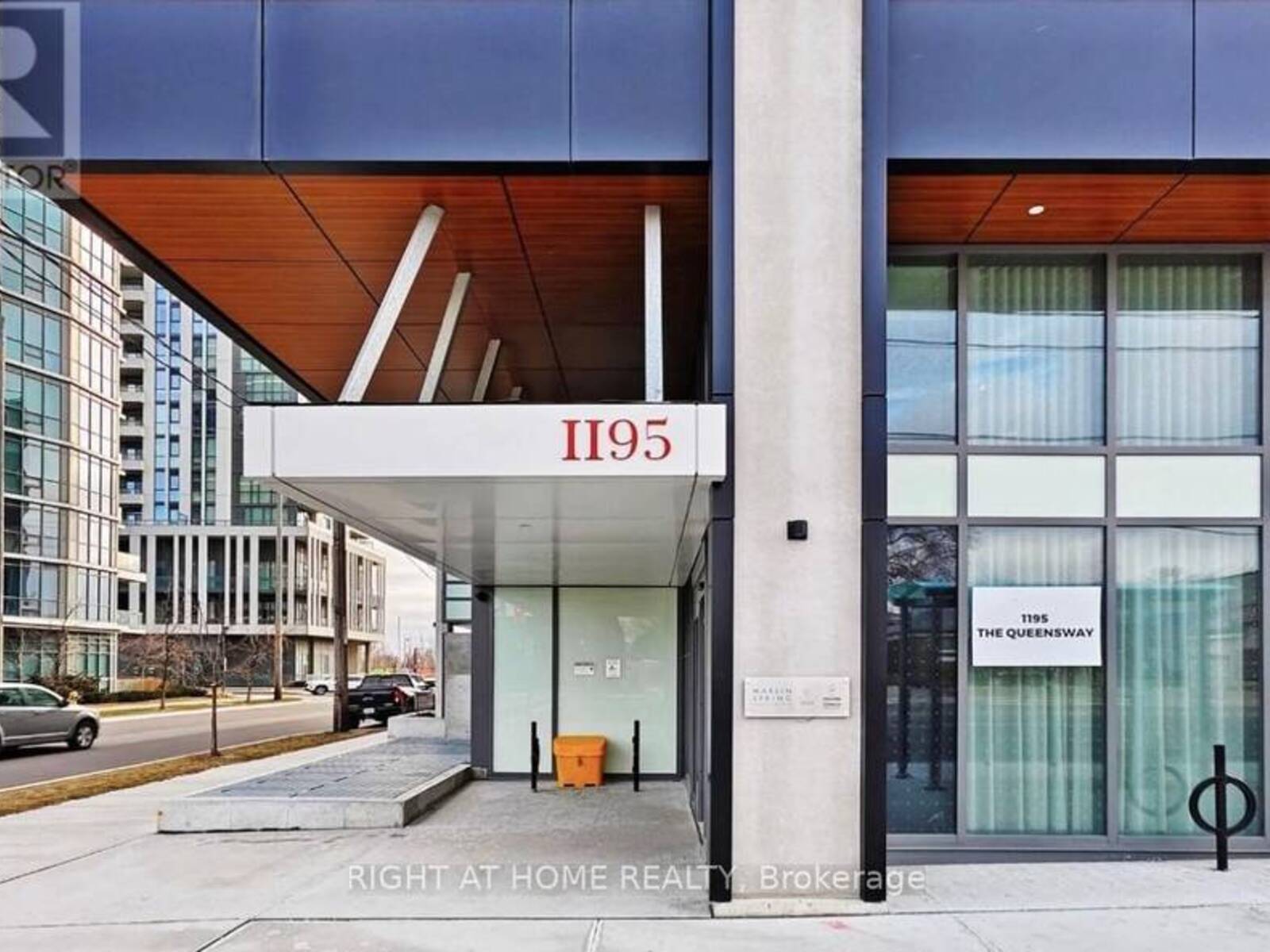 704 - 1195 THE QUEENSWAY, Toronto, Ontario M8Z 0H1
