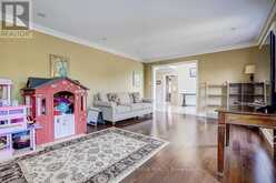 725 EXCELLER CIRCLE | Newmarket Ontario | Slide Image Fourteen