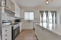 108 PINE HILL CRESCENT E | Aurora Ontario | Slide Image Nine