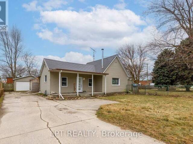 TUPPERVILLE - 19 JOHN PARK LINE Chatham Ontario, N0P 2M0 - 3 Bedrooms Home For Sale