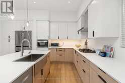 11 BARCLAY ROAD | Toronto Ontario | Slide Image Eight