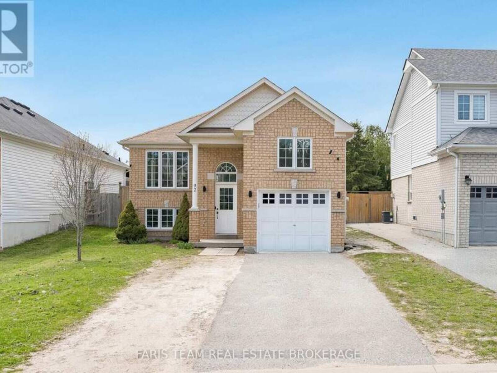 92 WESLEY AVENUE, Wasaga Beach, Ontario L9Z 0B9