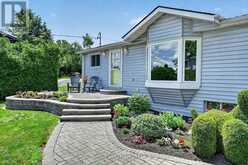 39 RIVERSIDE DRIVE | Lindsay Ontario | Slide Image Five