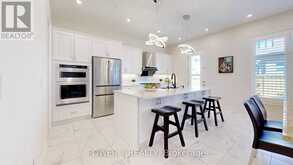 27 JOINER CIRCLE | Whitchurch-Stouffville Ontario | Slide Image Fourteen