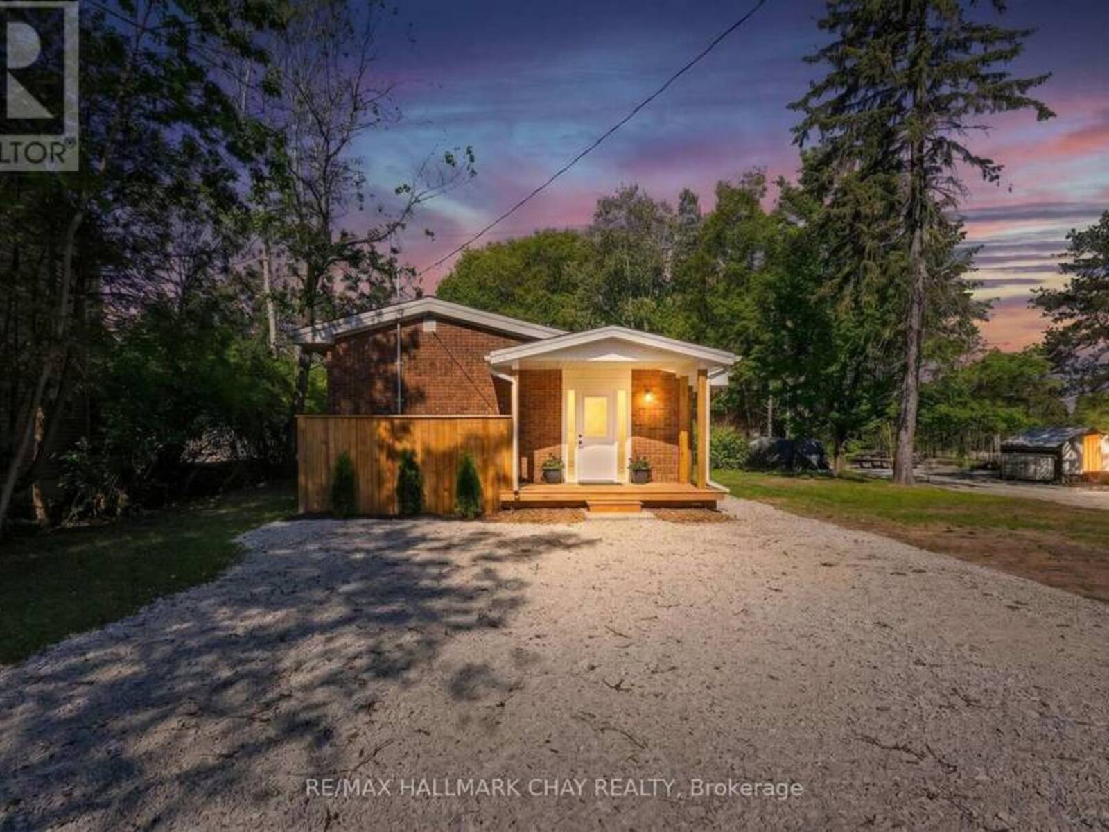 8717 BEACHWOOD ROAD, Wasaga Beach, Ontario L9Z 2G5