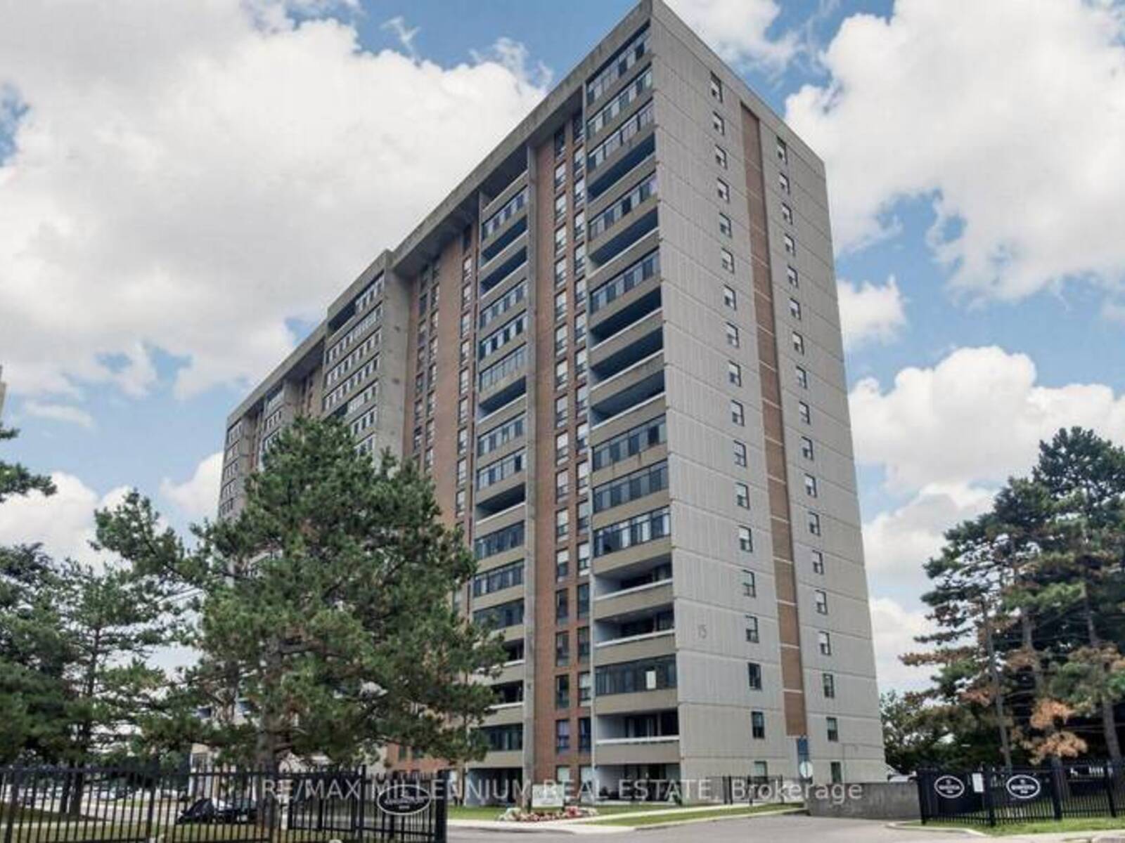 1512 - 15 KENSINGTON ROAD, Brampton, Ontario L6T 3W2