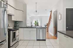 678 ROWLEY COMMON | Burlington Ontario | Slide Image Twelve