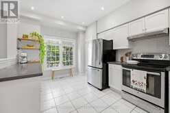 678 ROWLEY COMMON | Burlington Ontario | Slide Image Eight