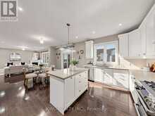 939 GORING CIRCLE | Newmarket Ontario | Slide Image Twelve