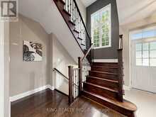 939 GORING CIRCLE | Newmarket Ontario | Slide Image Fourteen