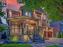 939 GORING CIRCLE | Newmarket Ontario | Slide Image Four