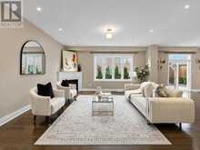939 GORING CIRCLE | Newmarket Ontario | Slide Image Eight