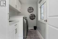 6 GLOBEMASTER LANE | Richmond Hill Ontario | Slide Image Seven