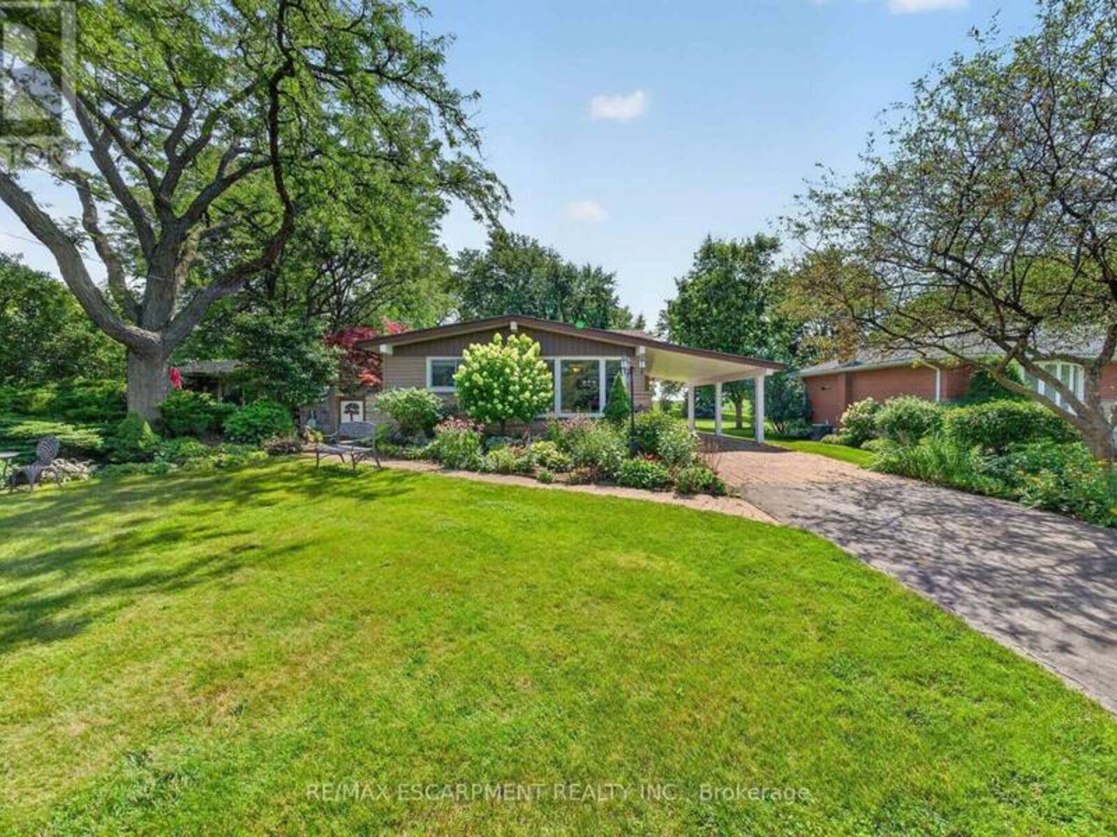 8399 DICKENSON ROAD E, Hamilton, Ontario L0R 1W0