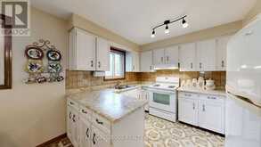 17 SQUIREWOOD ROAD | Toronto Ontario | Slide Image Twelve