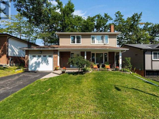 40 FARMINGDALE CRESCENT Barrie Ontario, L4M 5E5 - 4 Bedrooms Home For Sale