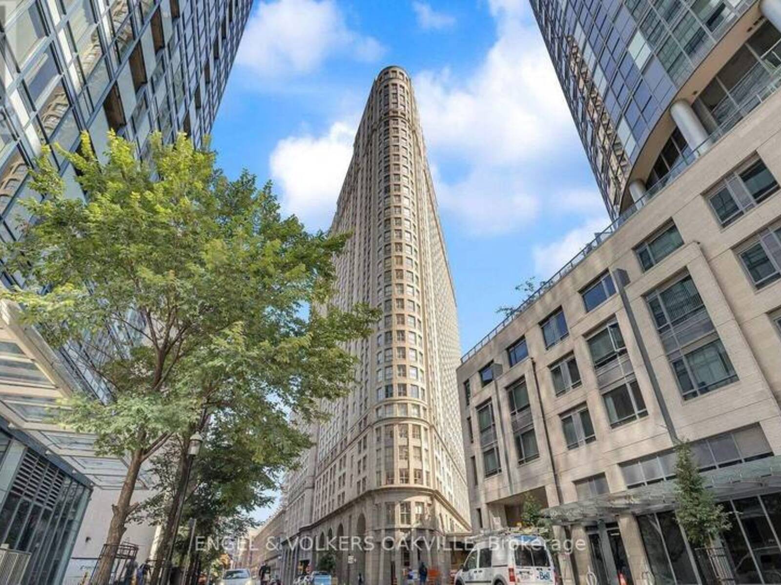 1811 - 25 THE ESPLANADE, Toronto, Ontario M5E 1W5