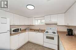 19 BATTERSEA CRESCENT | Toronto Ontario | Slide Image Eighteen