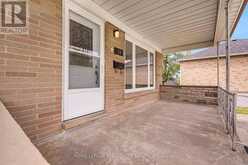 19 BATTERSEA CRESCENT | Toronto Ontario | Slide Image Two