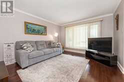 19 BATTERSEA CRESCENT | Toronto Ontario | Slide Image Four