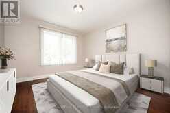 19 BATTERSEA CRESCENT | Toronto Ontario | Slide Image Nine
