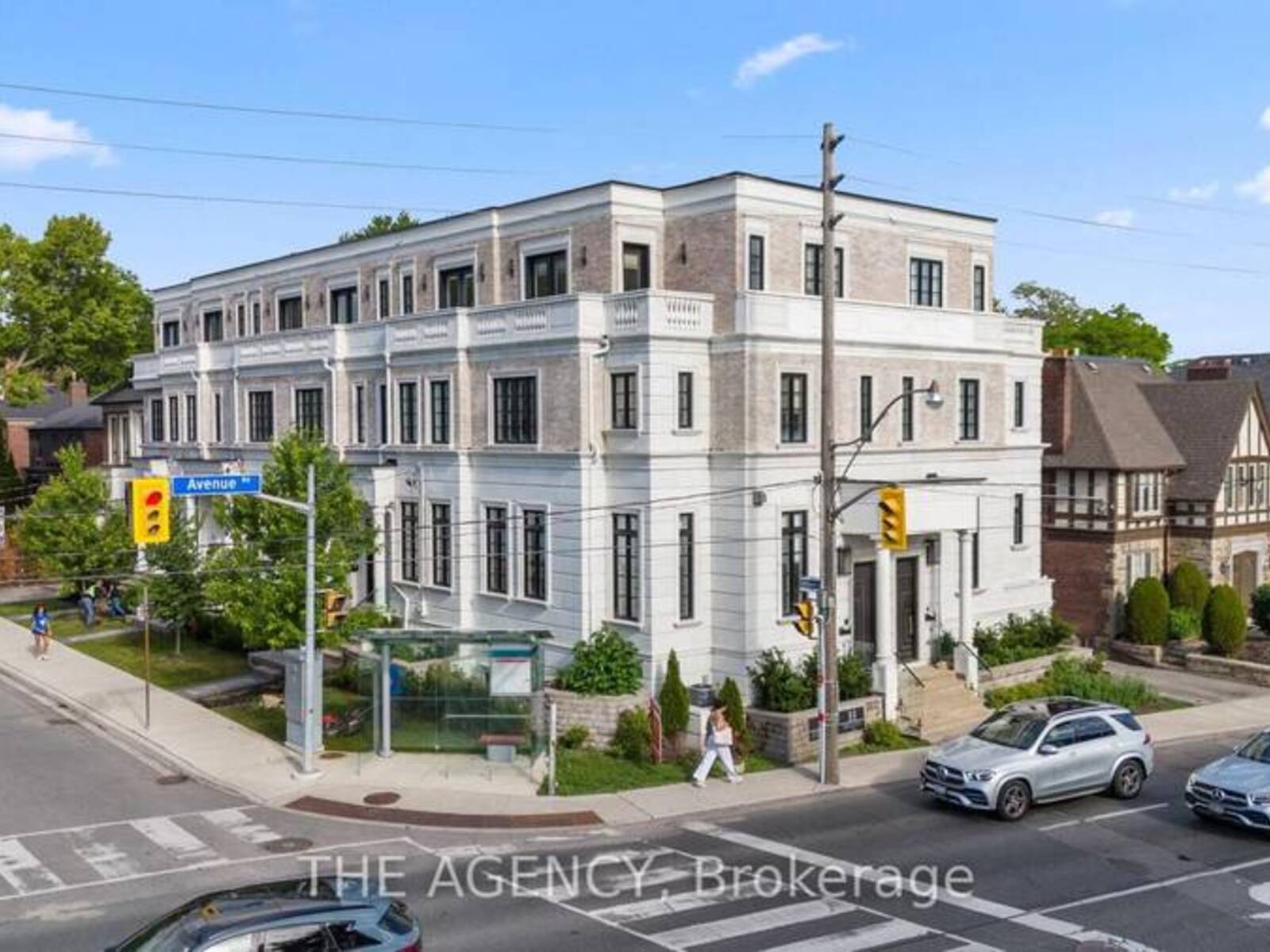 30 HILLHURST BOULEVARD, Toronto, Ontario M5N 1N6