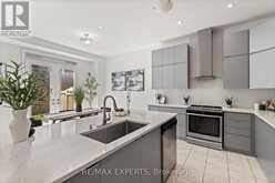 17 RED ROSE LANE | East Gwillimbury Ontario | Slide Image Nine