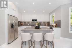 6 VITLOR DRIVE | Richmond Hill Ontario | Slide Image Five
