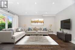 6 VITLOR DRIVE | Richmond Hill Ontario | Slide Image Nine