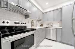 12 LACE FERN WAY | Toronto Ontario | Slide Image Thirteen