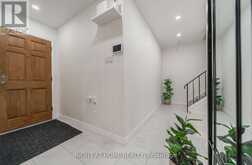 12 LACE FERN WAY | Toronto Ontario | Slide Image Six