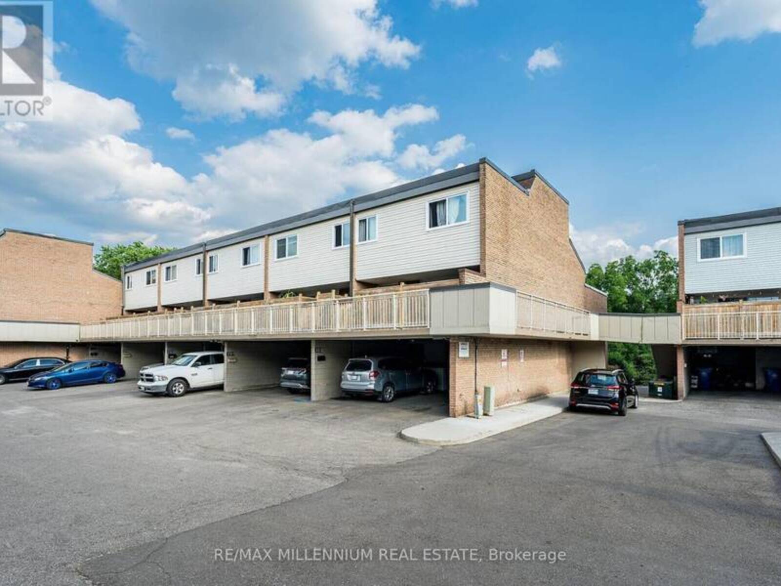 301 MILESTONE CRESCENT, Aurora, Ontario L4G 3M2