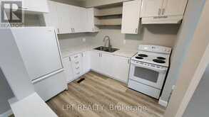 38 CHAUCER CRESCENT | Barrie Ontario | Slide Image Ten