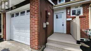 38 CHAUCER CRESCENT | Barrie Ontario | Slide Image Two