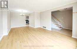 14 FAULKNER CRESCENT | Toronto Ontario | Slide Image Thirteen