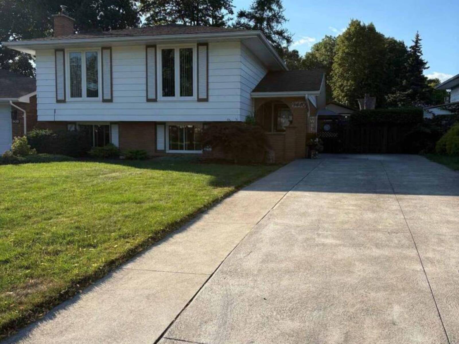 9440 CHESTNUT DRIVE, Windsor, Ontario N8R 1G8