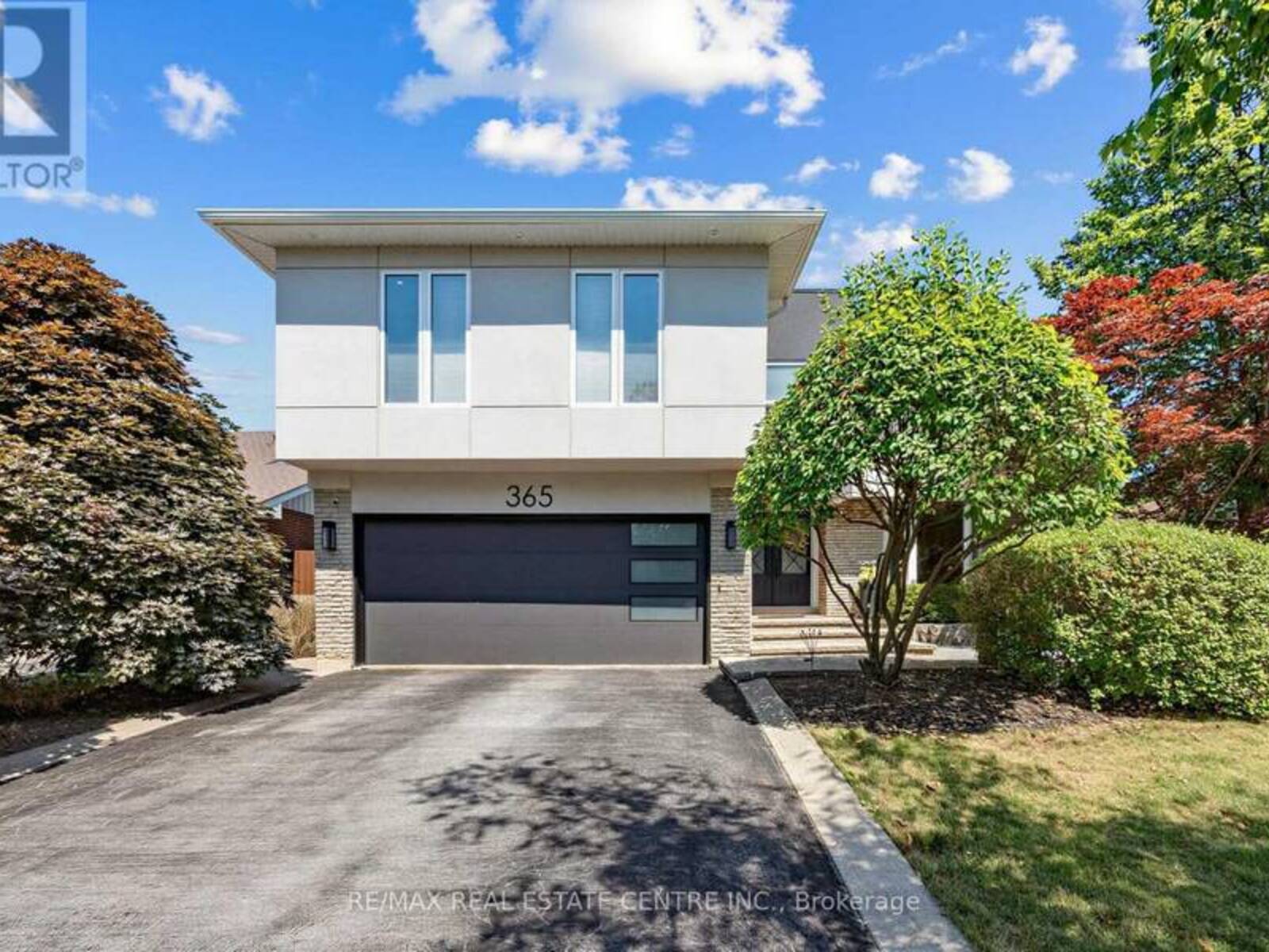 365 LYNN PLACE, Oakville, Ontario L6H 2C5