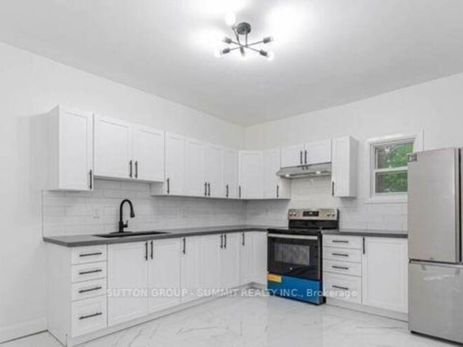 439 FERGUSON AVENUE N, Hamilton, Ontario L8L 4Z1
