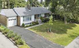 1603 LINCOLNSHIRE BOULEVARD | Mississauga Ontario | Slide Image Two