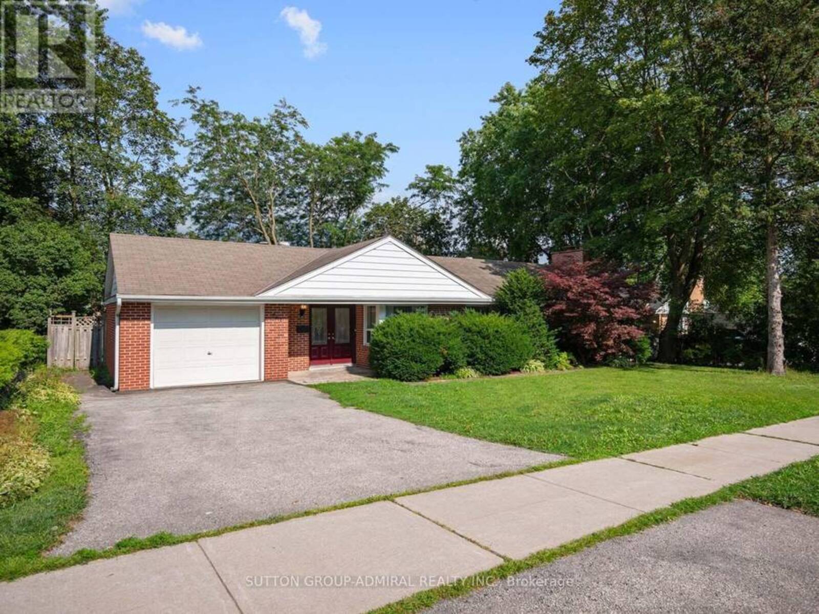 261 CAROL AVENUE, Newmarket, Ontario L3Y 4T2